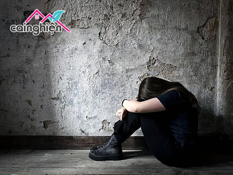Biểu hiện của người sử dụng ma túy - Người sử dụng thường có xu hướng sống cách biệt, thu mình